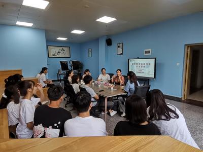 交通學院陳燕高級工程師在圖書館開展學科教授咨詢服務